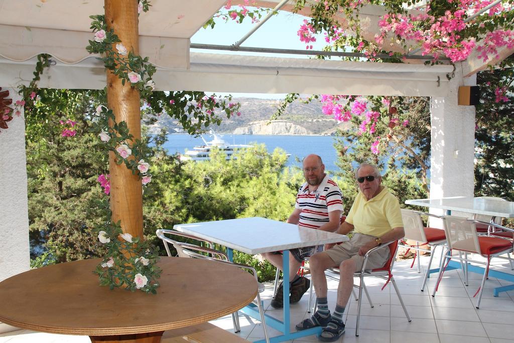 Kavos Bay Seafront Hotel Agia Marina  Exterior photo